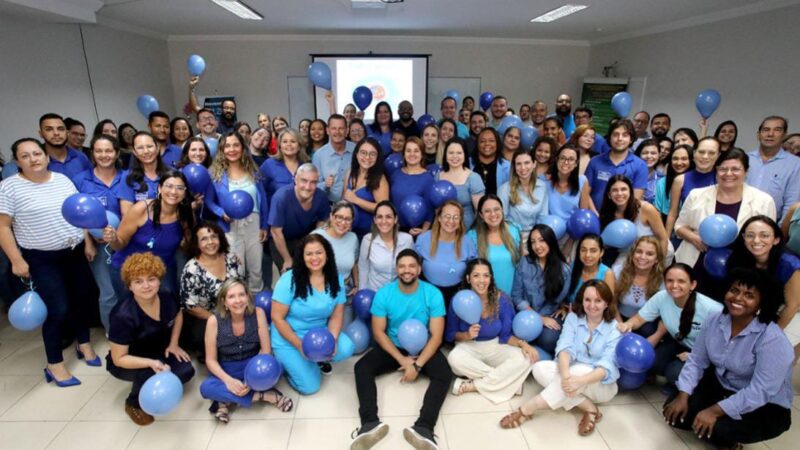 Servidores da Saúde vestem azul para dar visibilidade à campanha Novembro Azul