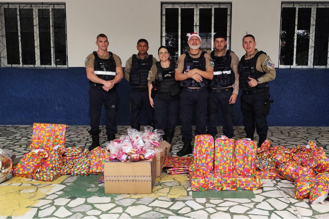 Agentes de Trânsito de Cariacica espalham alegria na Obra Social Cristo Rei