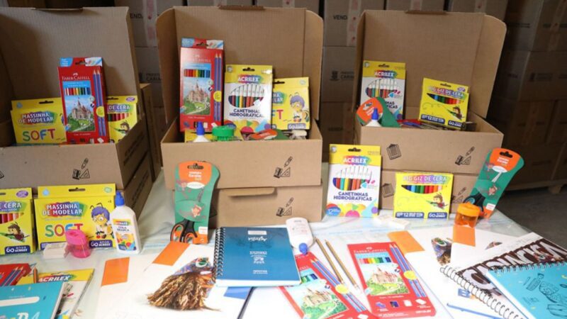 Kits de material escolar da rede municipal: veja o que será entregue aos alunos no 1º dia de aula