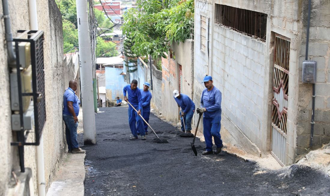 Prefeitura realiza recapeamento asfáltico em via de Sotema