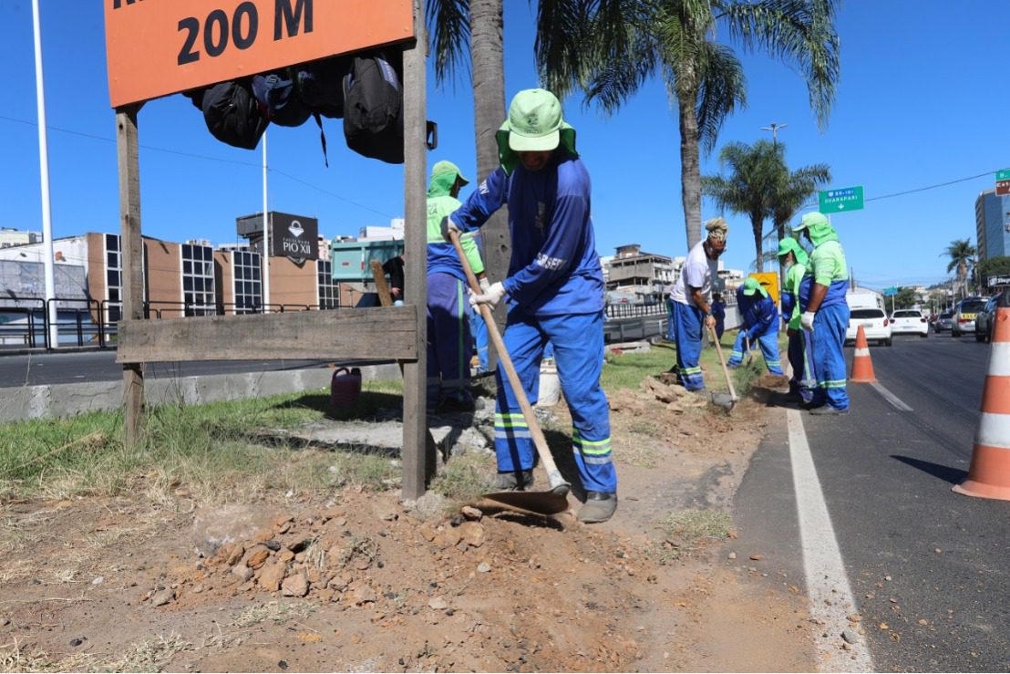 Avenida Mário Gurgel recebe mutirão de limpeza antes da inauguração do Viaduto Dona Rosa