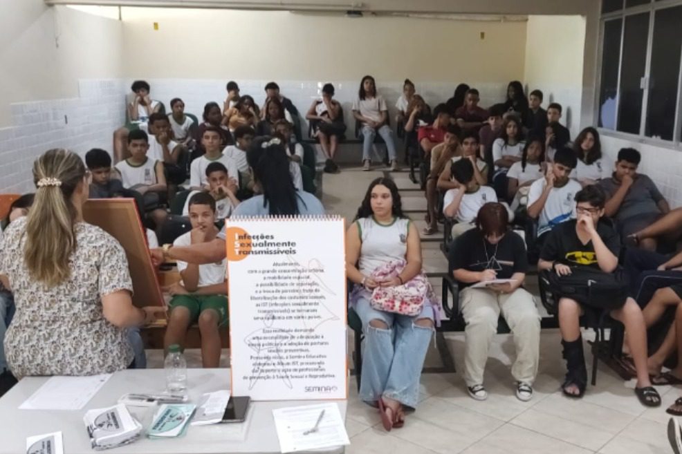 Unidade Básica de Saúde conscientiza alunos sobre gravidez na adolescência