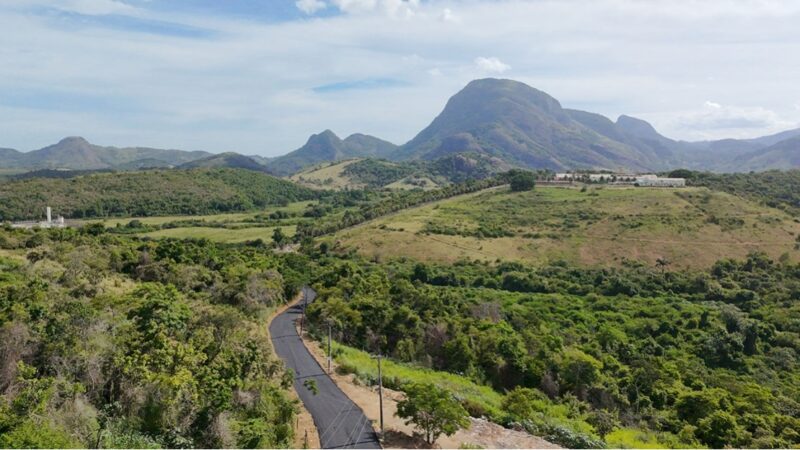 Asfalto novo em Cariacica Sede garante mais mobilidade e facilita o transporte agrícola