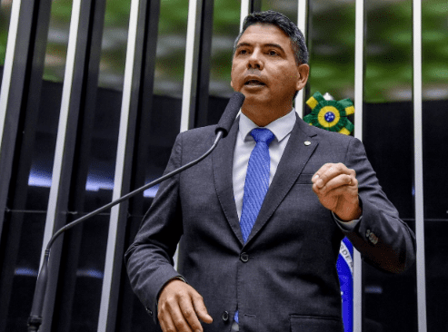 Deputado Messias Donato Lidera Pedido de CPI Contra ONGs que Teriam Influenciado Eleições