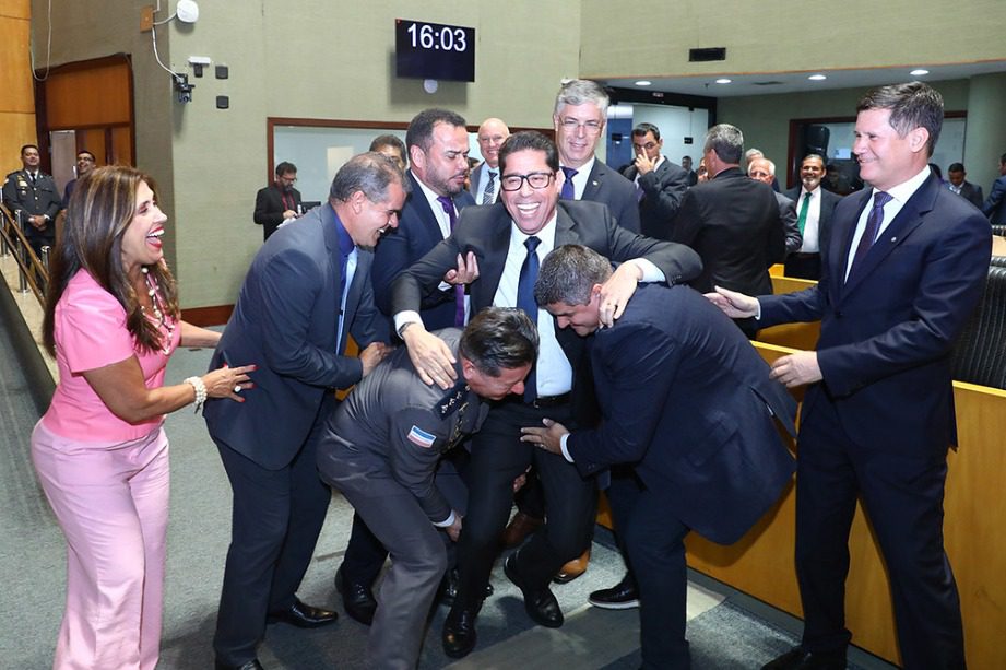 Marcelo Santos é reeleito presidente da Assembleia com apoio unânime dos deputados