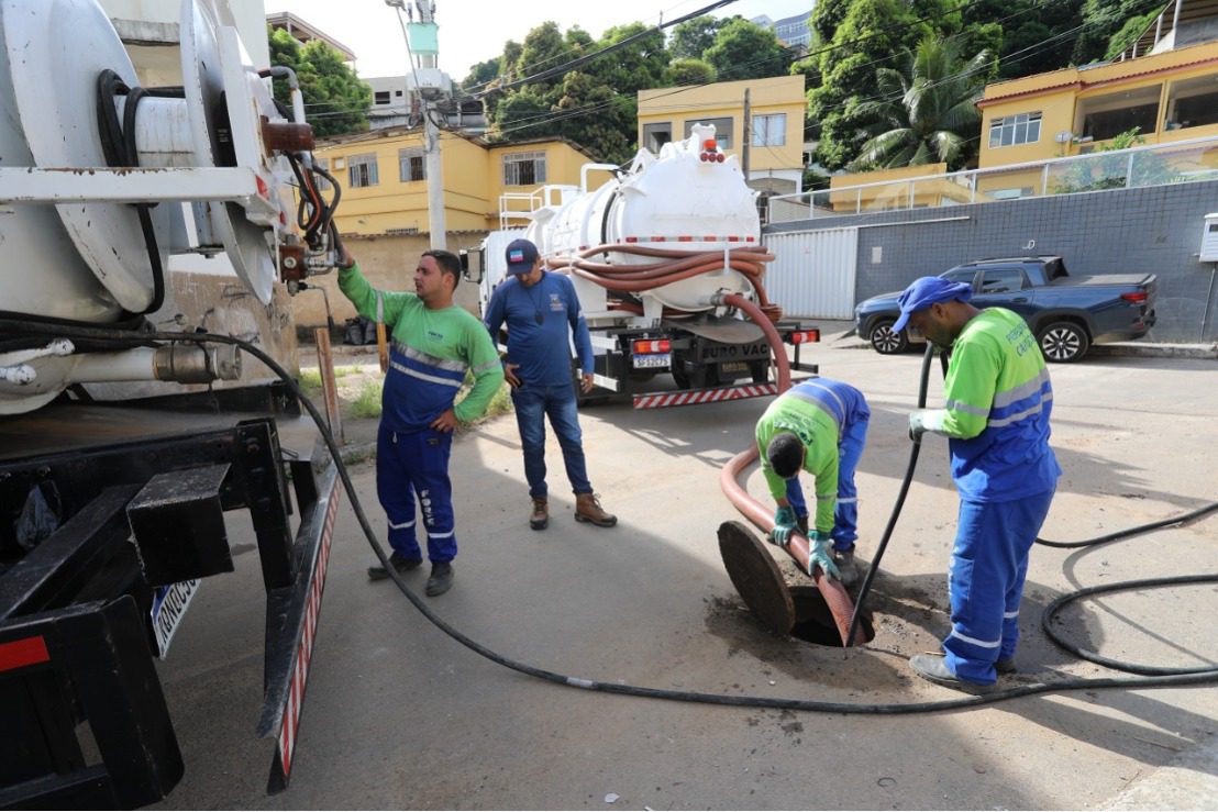 Secretaria de Serviços intensifica limpeza preventiva das redes de drenagem