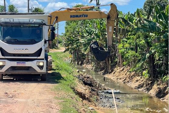 Canais de Vila Prudêncio, Nova Campo Grande e Campo Belo II são revitalizados com limpeza mecanizada