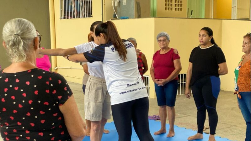 Mulheres aprendem técnicas de defesa pessoal em aula especial do Mês da Mulher