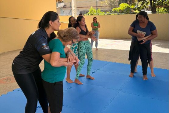 Projeto especial do Mês da Mulher leva defesa pessoal ao CRAS de Porto de Santana