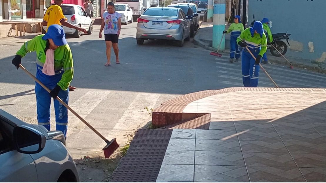 Equipes intensificam limpeza e manutenção das áreas verdes em Cariacica