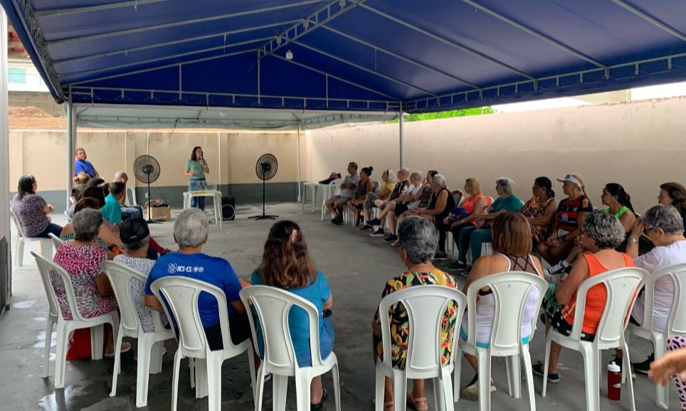 Idosos recebem orientação sobre dengue e oropouche em palestra no CCPI de Jardim América