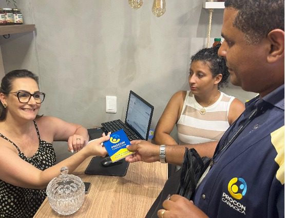 Procon Cariacica promove ação educativa para empreendedores do Mercado Municipal