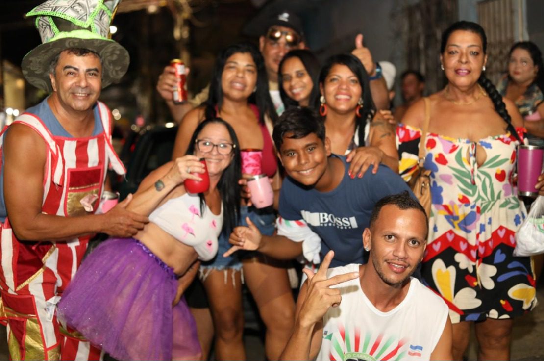 Folia toma conta das ruas com os blocos Lambe Sal e Tá Lelé, Tá Maluco